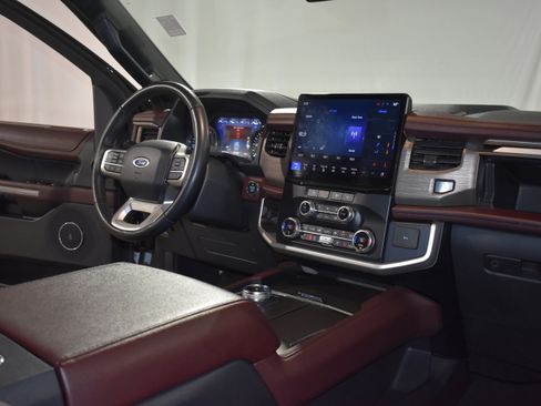 Used 2024 Ford Expedition Limited image 33