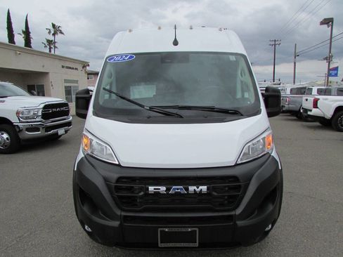 Used 2024 RAM ProMaster 2500 w/ Convenience Group FWD image 3