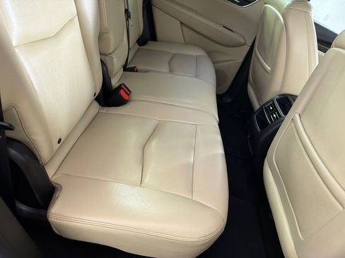 Used 2017 Cadillac XT5 FWD image 18