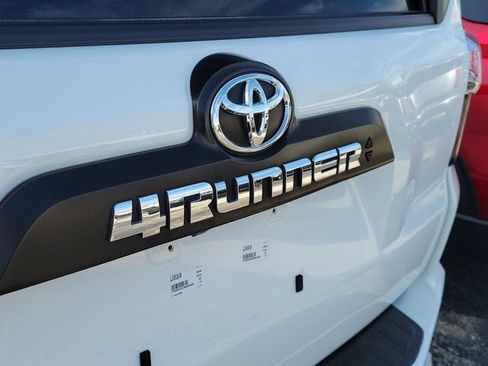 Used 2022 Toyota 4Runner TRD Off-Road Premium w/ Moonroof Package AWD/4WD image 5