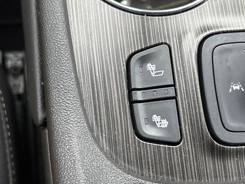 Certified 2023 GMC Acadia SLT AWD/4WD image 14