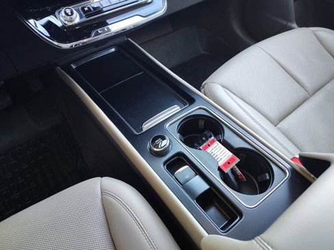 Used 2023 Lincoln Corsair Reserve w/ Rear Removable Package Tray image 13