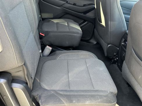 Used 2019 Chevrolet Traverse LT image 16