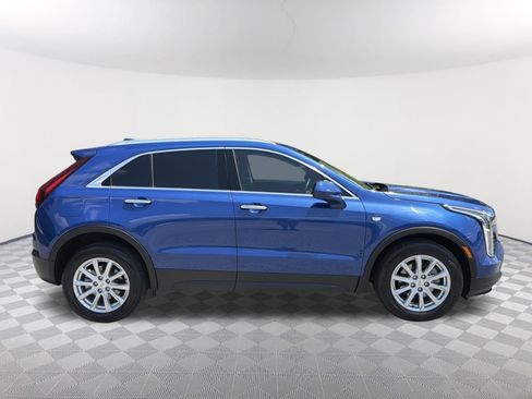 Used 2023 Cadillac XT4 Luxury w/ Cold Weather Package FWD image 7