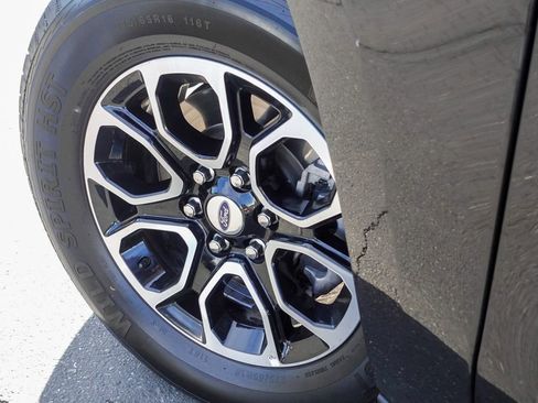 Used 2024 Ford Expedition XLT image 11