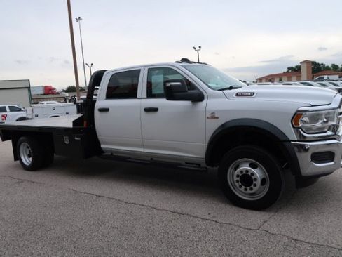 Used 2024 RAM 5500 Tradesman w/ Chrome Appearance Group AWD/4WD image 3