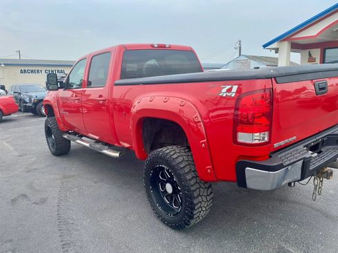 Used 2008 GMC Sierra 2500 SLT w/ Z71 Off-Road Package AWD/4WD image 3