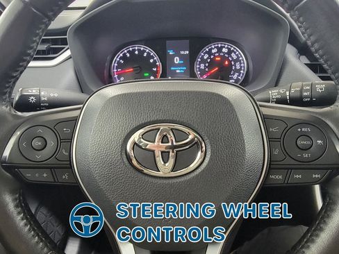 Used 2022 Toyota RAV4 XLE w/ Convenience Package FWD image 18