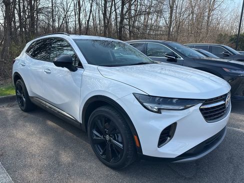 Used 2022 Buick Envision Essence w/ Technology Package I image 2