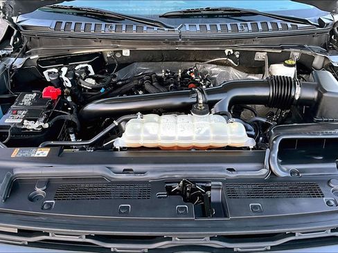 Used 2024 Ford Expedition XLT image 10