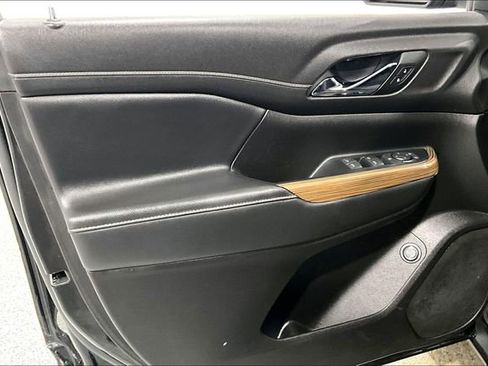 Used 2023 GMC Acadia SLE w/ LPO, Black Accent Package image 21