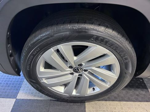 Certified 2022 Volkswagen Atlas Cross Sport SE w/ Panoramic Sunroof Package FWD image 9