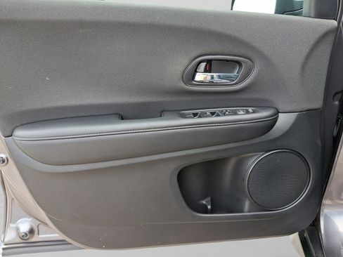 Used 2021 Honda HR-V LX image 13