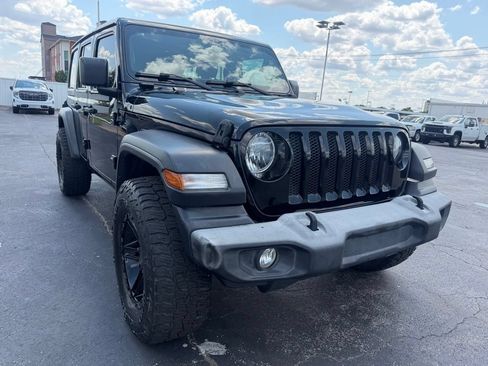 Used 2018 Jeep Wrangler Unlimited Sport S AWD/4WD image 9