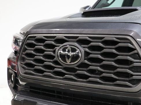 Used 2020 Toyota Tacoma TRD Sport w/ TRD Premium Sport Package AWD/4WD image 10