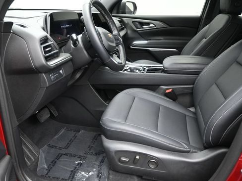 Used 2024 Chevrolet Traverse LT FWD image 12