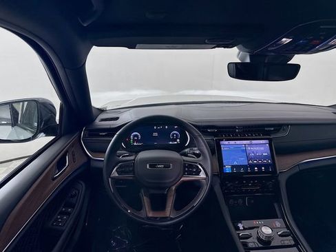 New 2025 Jeep Grand Cherokee Summit w/ Obsidian Package image 23