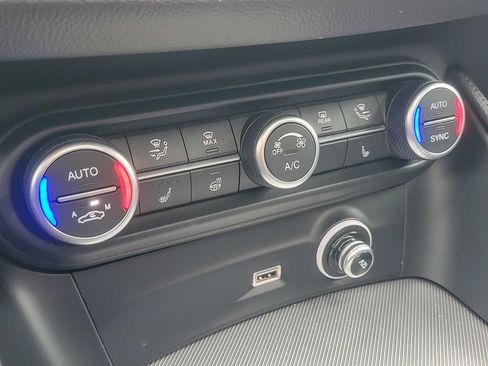 Used 2022 Alfa Romeo Stelvio Veloce image 16