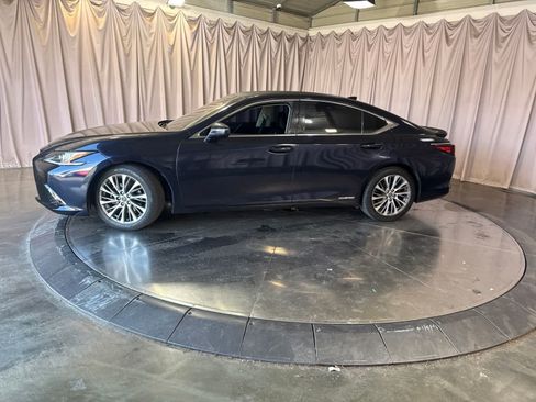 Used 2020 Lexus ES 300h w/ Premium Package FWD image 7