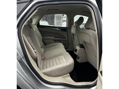 Used 2020 Ford Fusion SE image 12