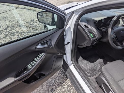 Used 2017 Ford Focus SEL FWD image 9