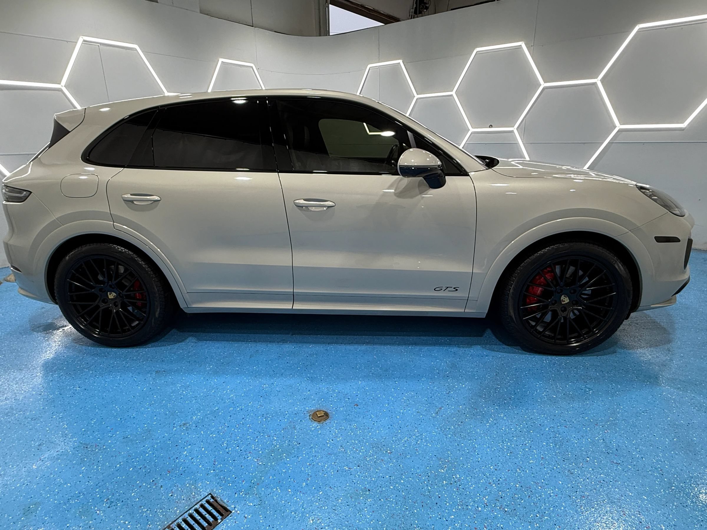 Used 2021 Porsche Cayenne GTS AWD/4WD image 2
