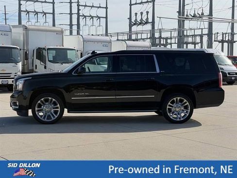 Used 2018 GMC Yukon XL SLT w/ Premium Edition AWD/4WD image 9