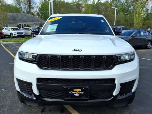 Used 2023 Jeep Grand Cherokee L Laredo AWD/4WD image 2