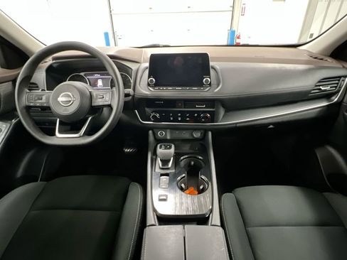 Used 2023 Nissan Rogue S image 10