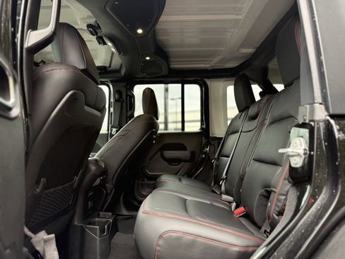 Used 2025 Jeep Wrangler Unlimited Rubicon image 22