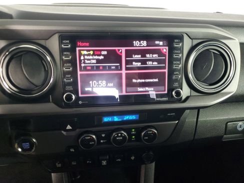 Used 2021 Toyota Tacoma TRD Sport w/ Technology Package image 17