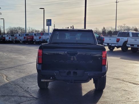 Used 2024 Toyota Tacoma TRD Off-Road image 5