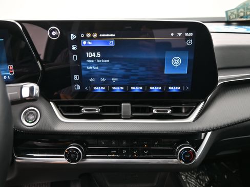 Used 2025 Chevrolet Equinox LT FWD image 15