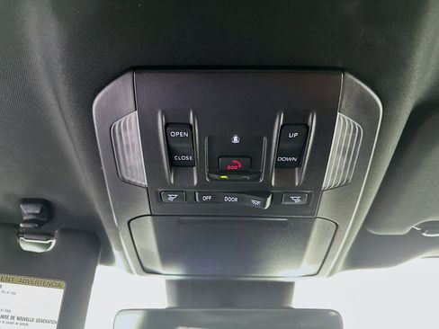 Used 2025 Toyota Highlander XSE image 18