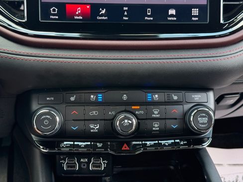 Used 2024 Dodge Durango Citadel AWD/4WD image 17