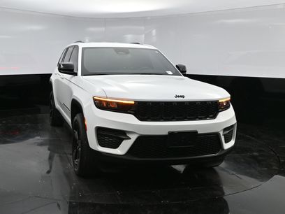 Used 2023 Jeep Grand Cherokee Altitude