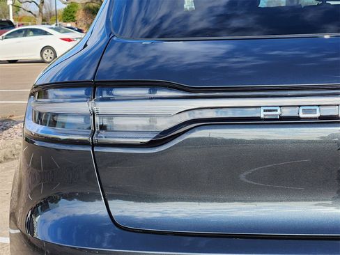 Used 2023 Porsche Macan S w/ Sport Chrono Package image 15