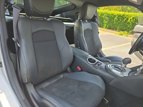 Used 2020 Nissan 370Z Touring Sport image 9