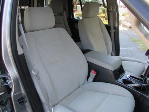 Used 2008 Ford Explorer XLT image 28