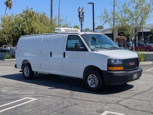 New 2026 GMC Savana 3500 Extended w/ Driver Convenience Package RWD image 4