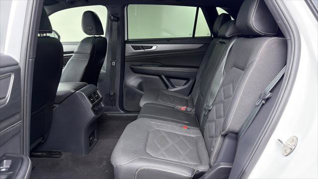 Used 2024 Volkswagen Atlas Cross Sport SE FWD image 17