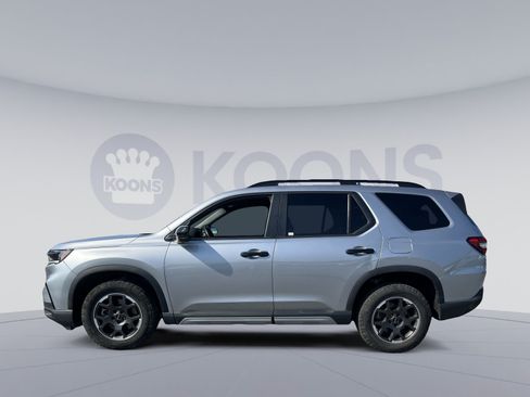 Used 2024 Honda Pilot TrailSport image 2