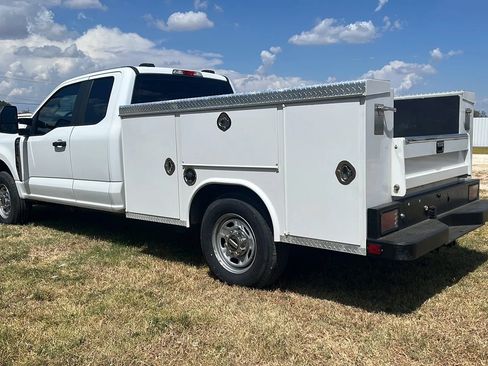 Used 2023 Ford F250 XL w/ XL Chrome Package RWD image 2