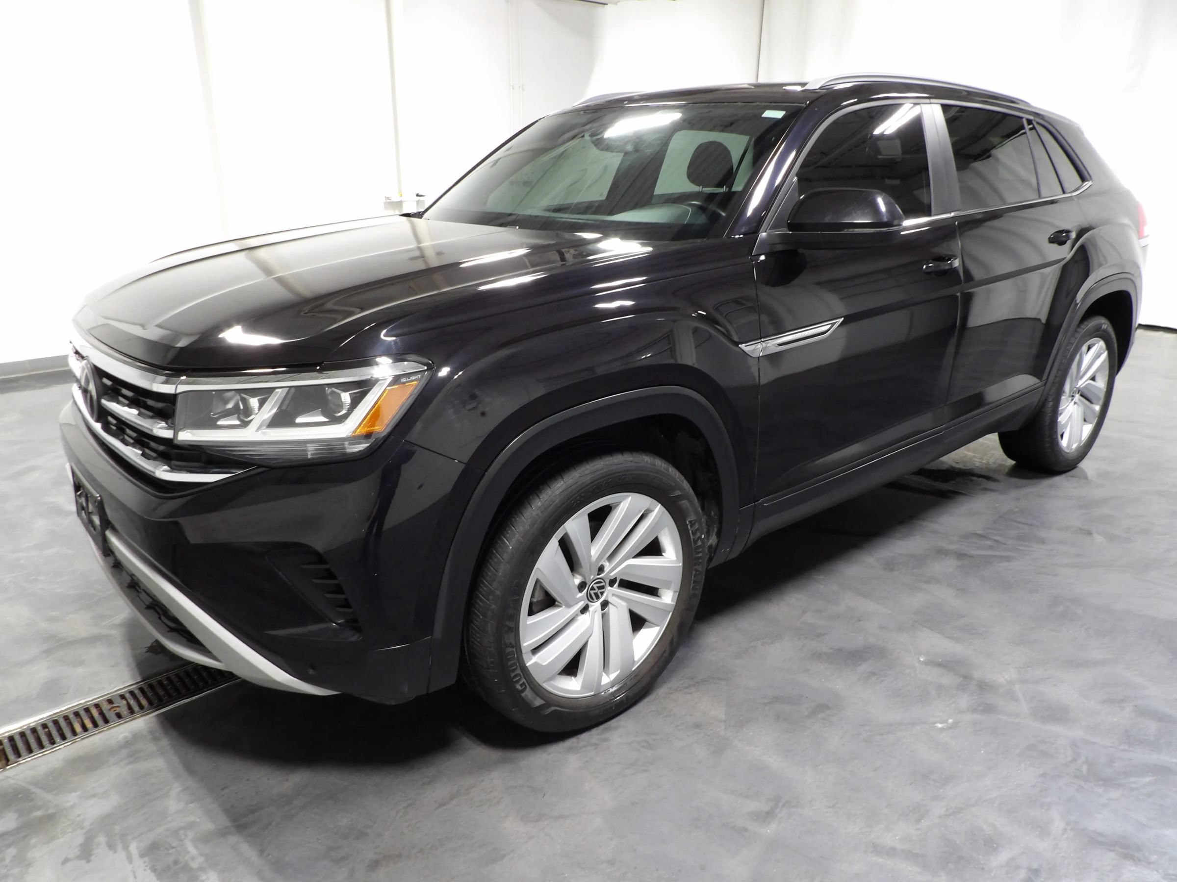 Used 2021 Volkswagen Atlas Cross Sport SE w/ Panoramic Sunroof Package AWD/4WD image 4
