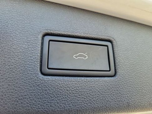 Used 2024 Volkswagen Tiguan SE FWD image 8