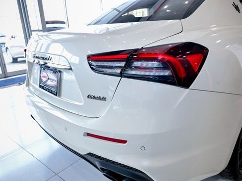 Used 2022 Maserati Ghibli Modena image 13