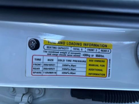 Used 2022 Volvo XC60 B5 R-Design w/ Advanced Package image 27