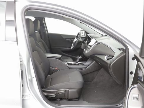 Used 2016 Chevrolet Malibu LT image 18