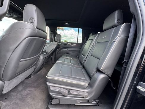 Certified 2022 Cadillac Escalade ESV Premium Luxury AWD/4WD image 35