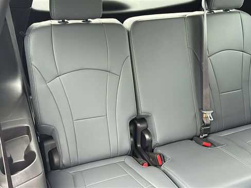 Used 2023 Buick Enclave Essence AWD/4WD image 30